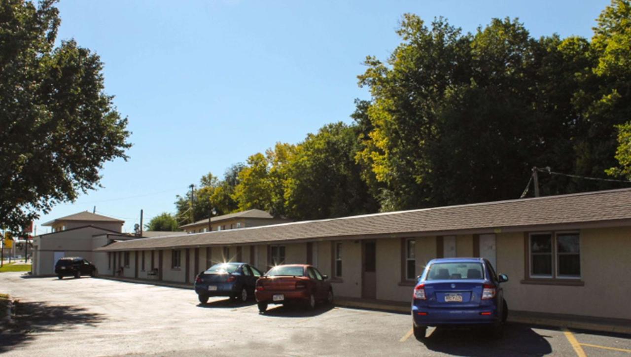 Golden Wheat Budget Host Inn Junction Stadt Exterior foto